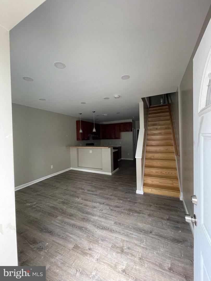 1405 W Pacific St Property Photo 1