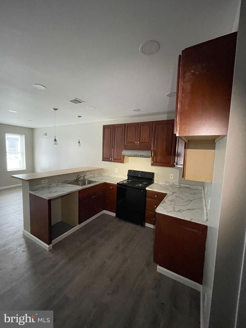 1405 W Pacific St Property Photo 5