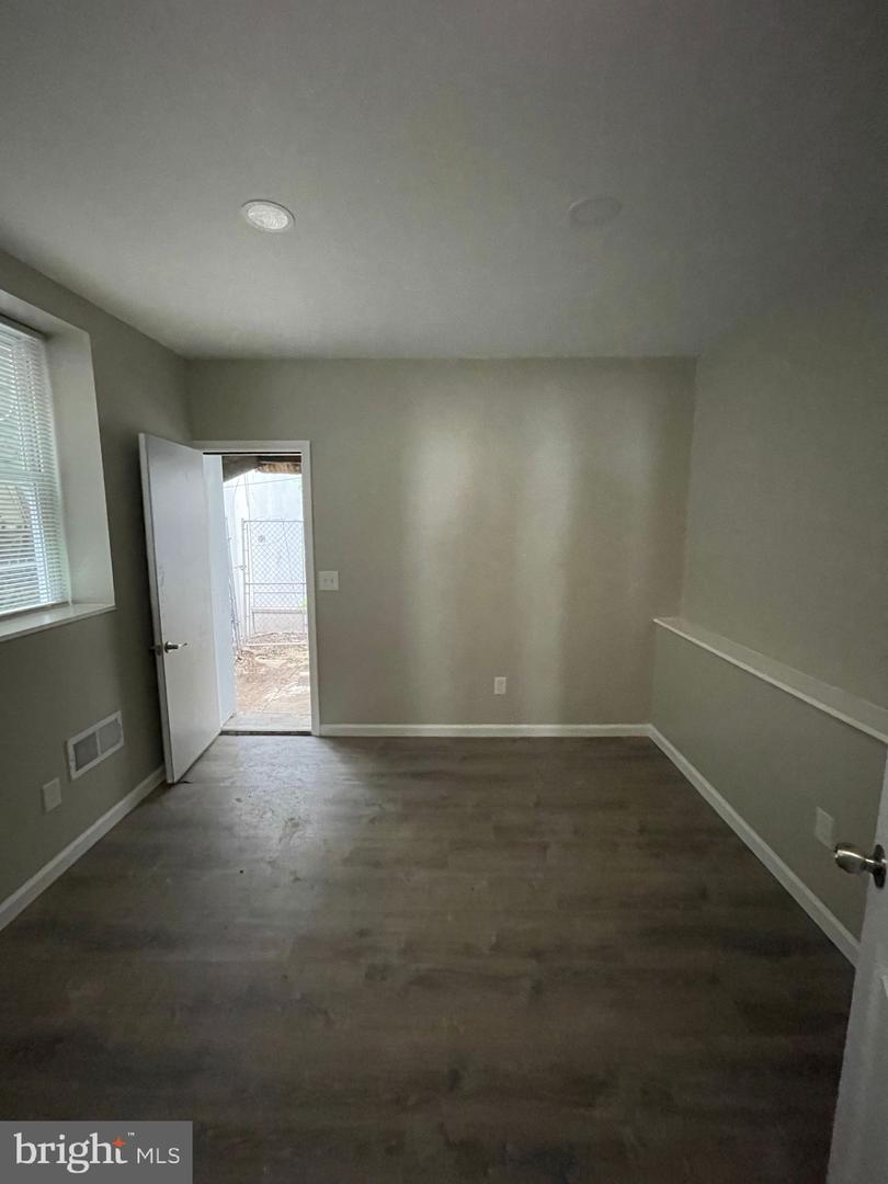 1405 W Pacific St Property Photo 14