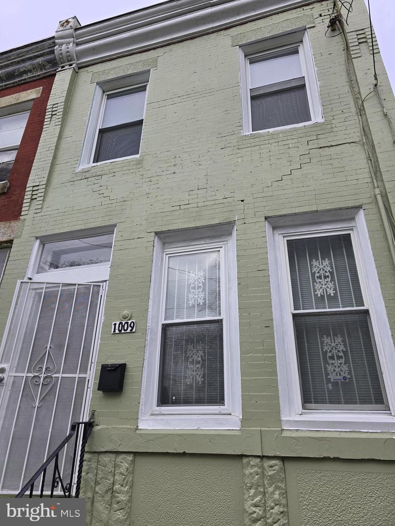 1009 W SUSQUEHANNA AVE Property Photo 1