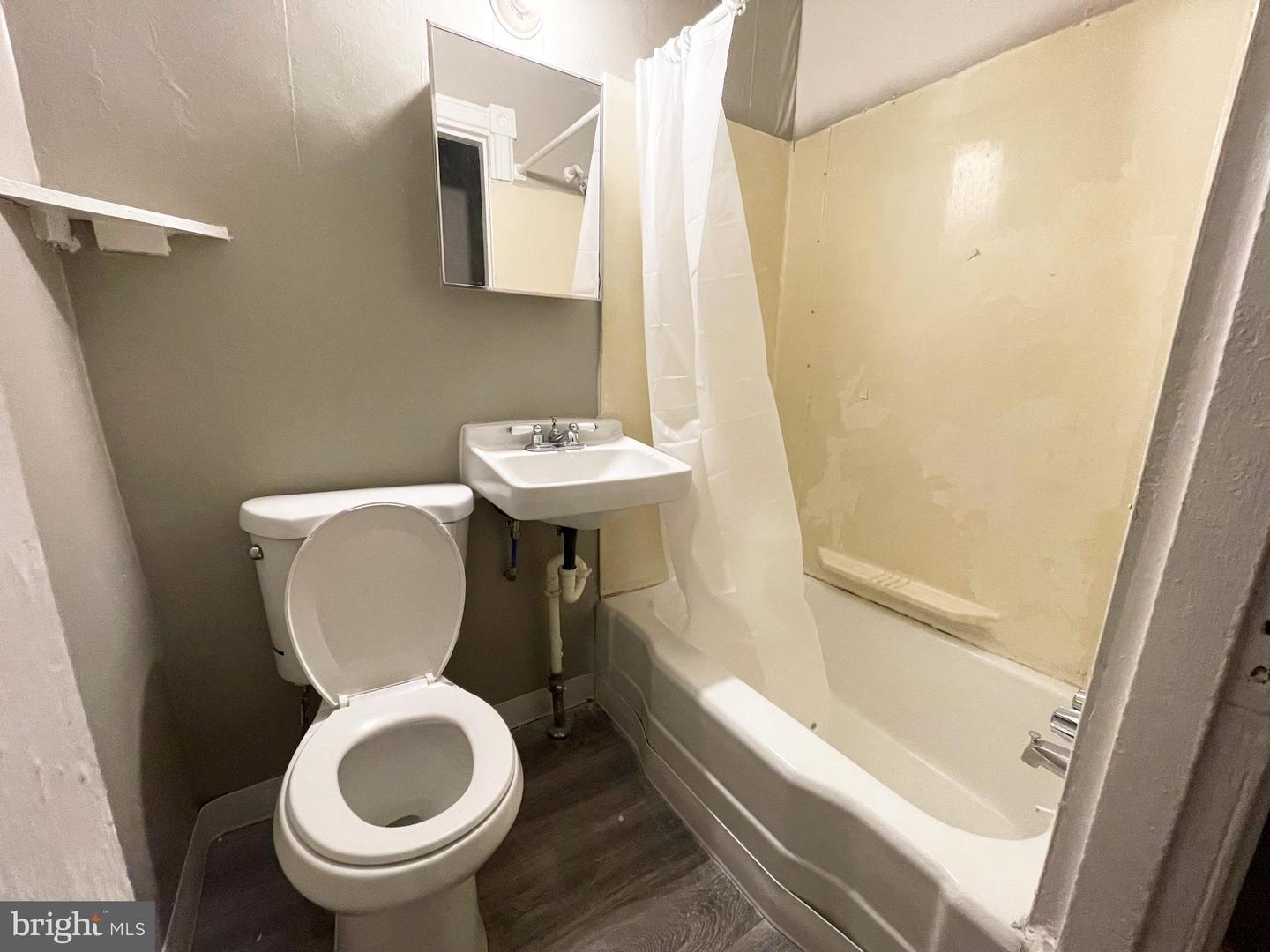 4637 Leiper #unit 2 Property Photo 7