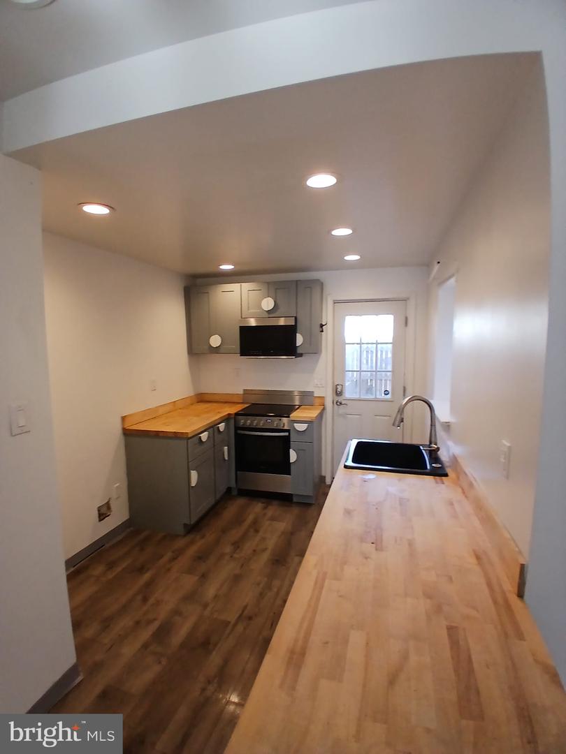 4511 Laird St Property Photo 4