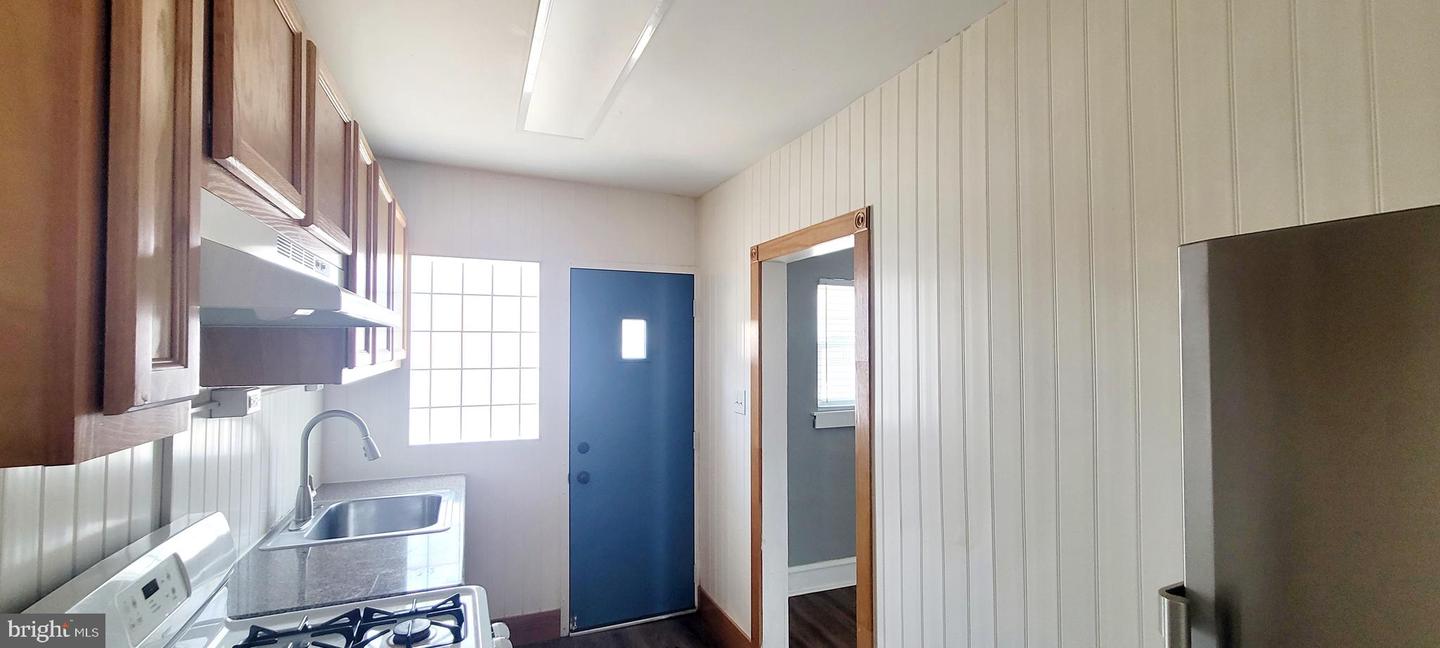 1022 W Oregon Ave Property Photo 10