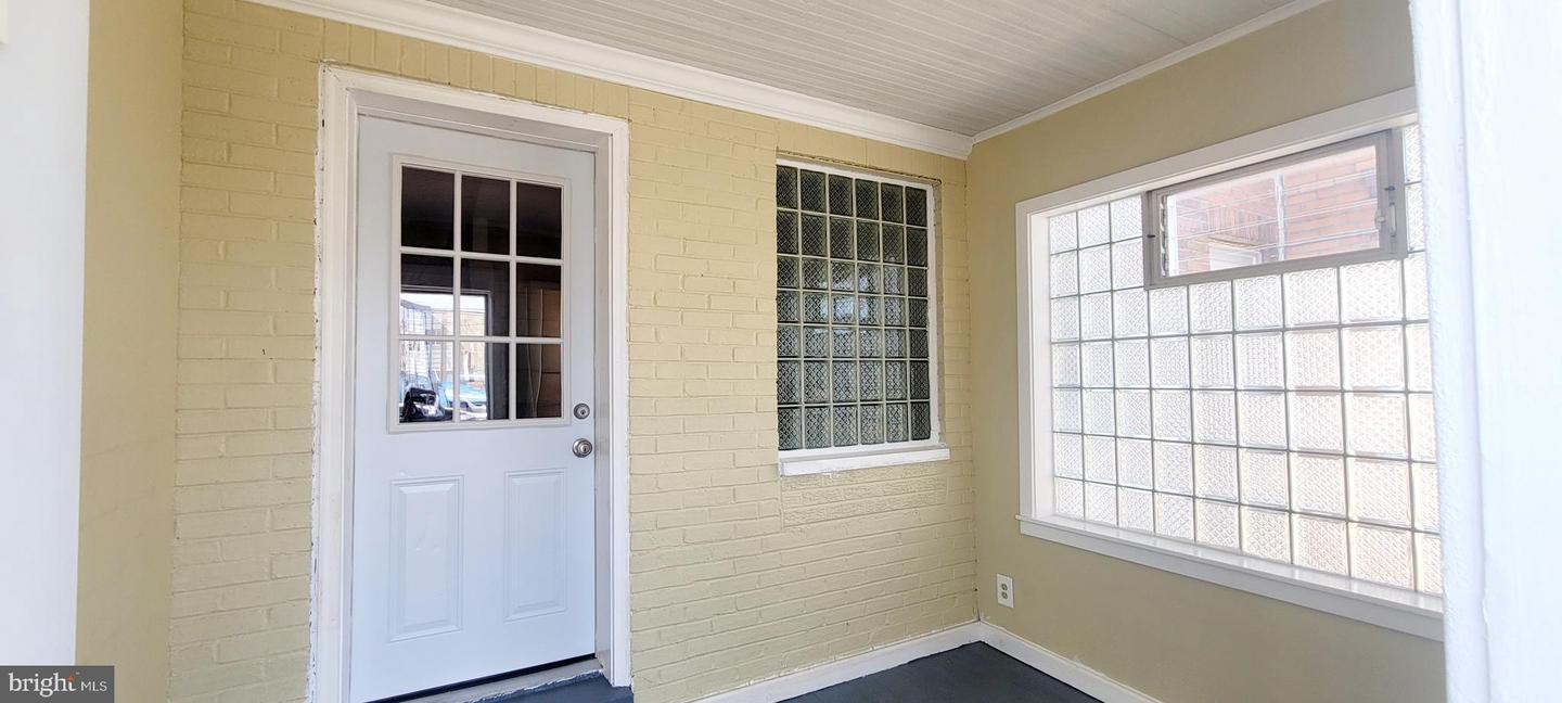 1022 W Oregon Ave Property Photo 22