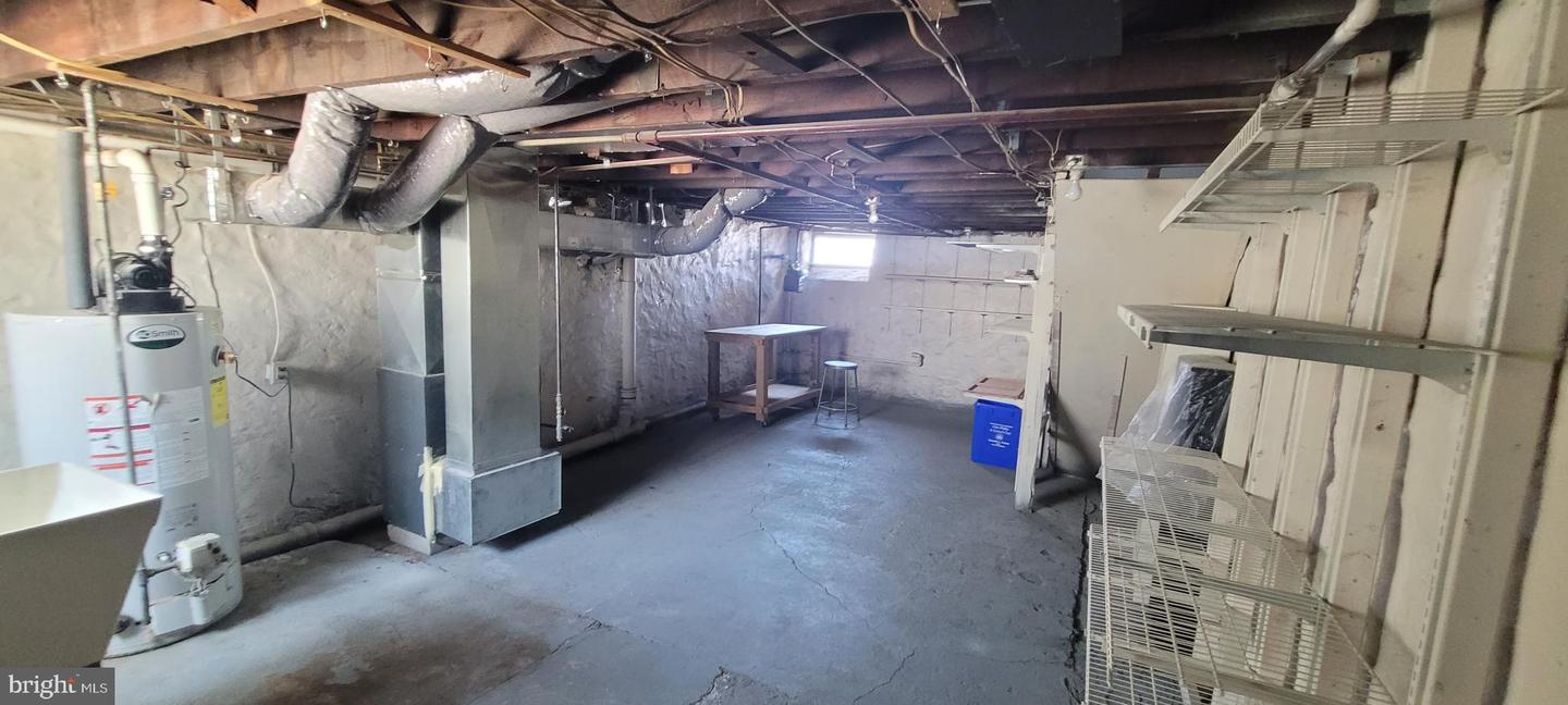 1022 W Oregon Ave Property Photo 25