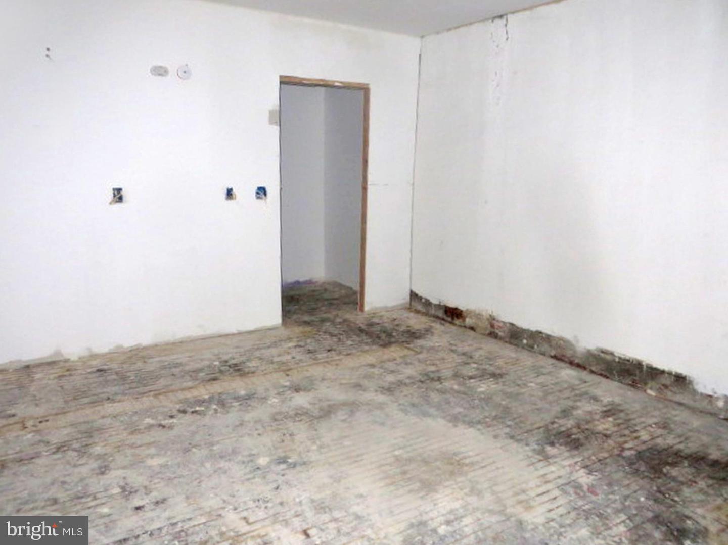 5715 Torresdale Ave Property Photo 3