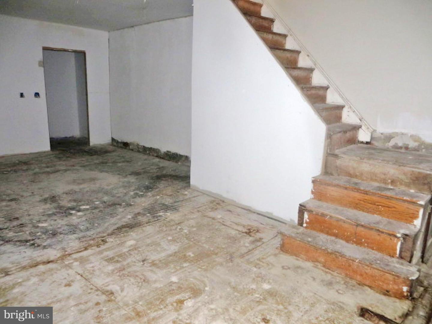 5715 Torresdale Ave Property Photo 4