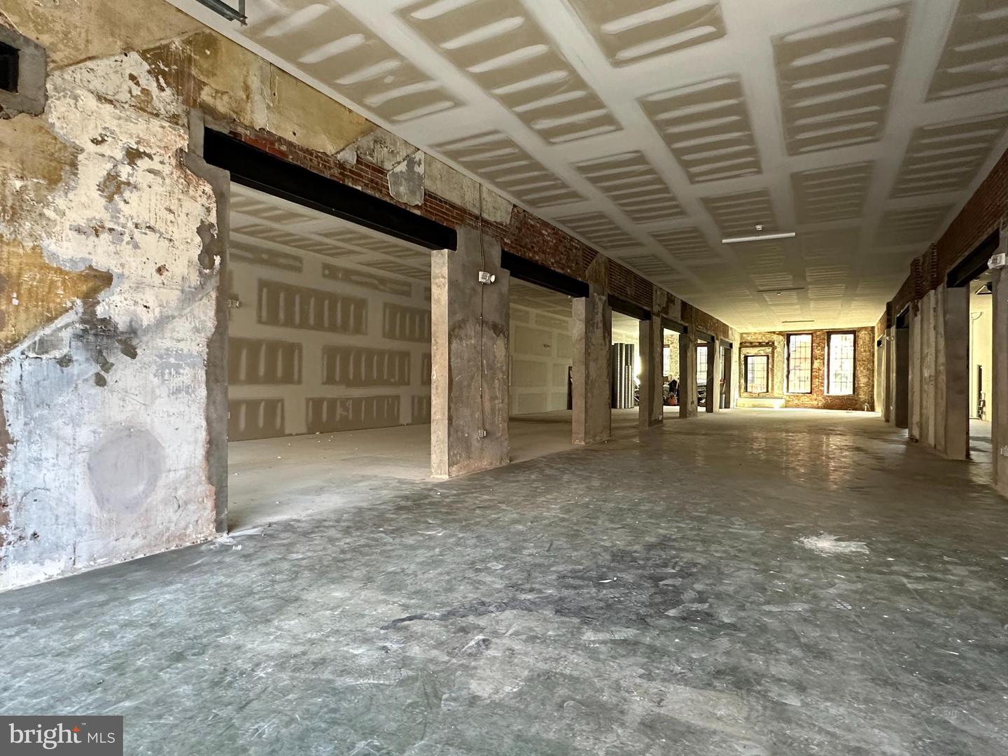 709 N 2nd St #retail Property Photo 2