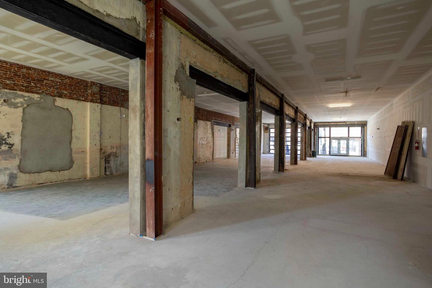 709 N 2nd St #retail Property Photo 3