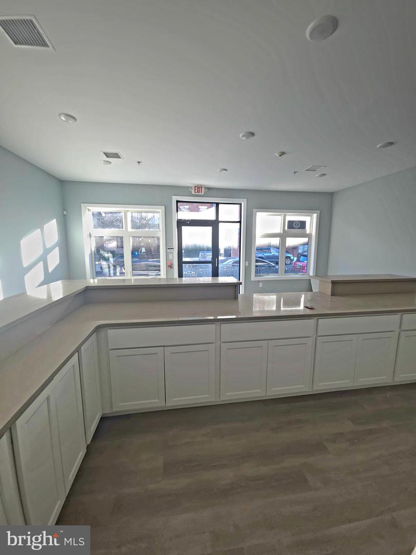 3925 Haverford Ave #100 Property Photo 6
