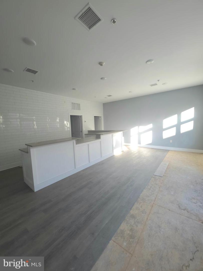 3925 Haverford Ave #100 Property Photo 8