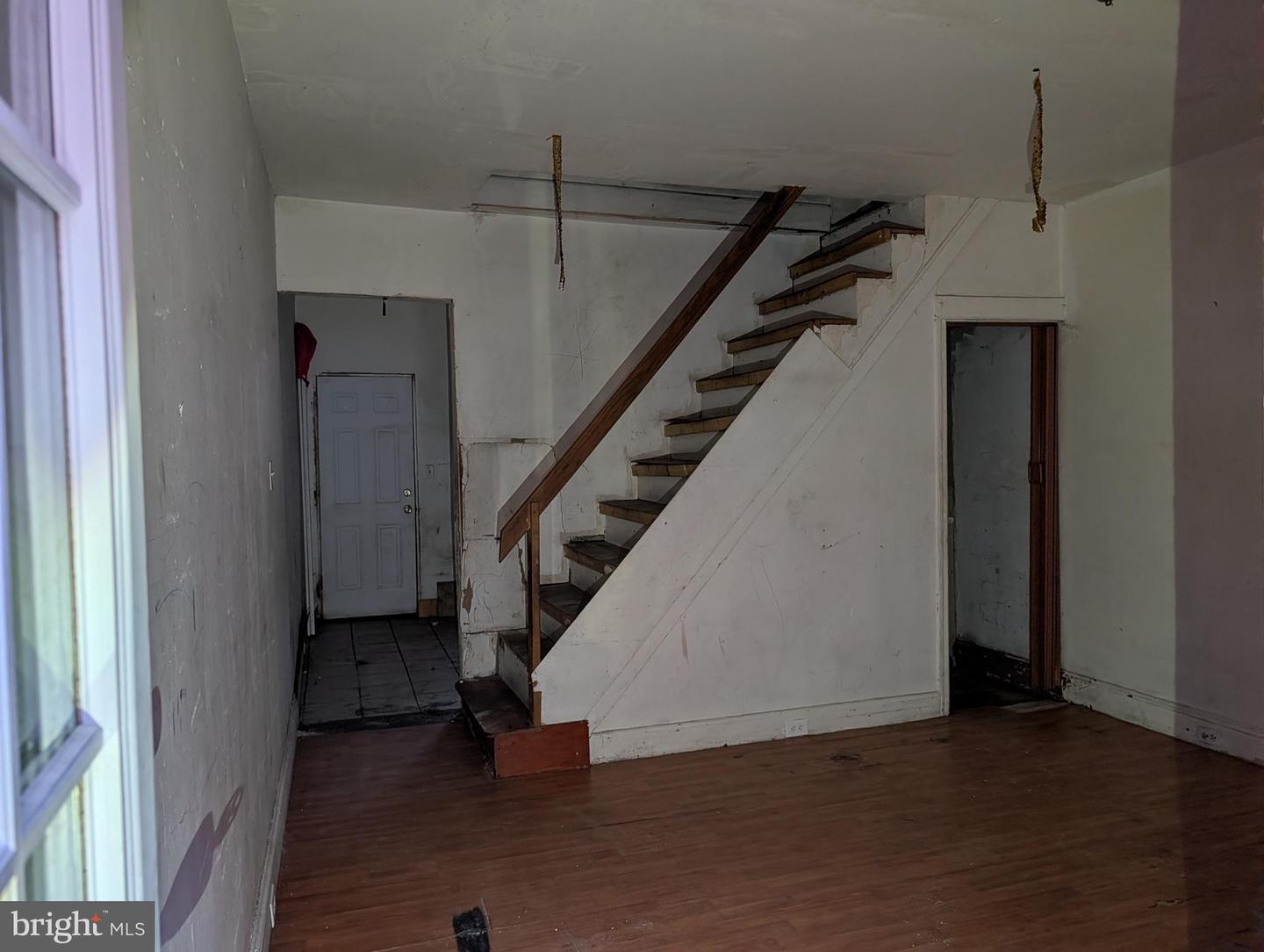 2865 N Leithgow St Property Photo 2
