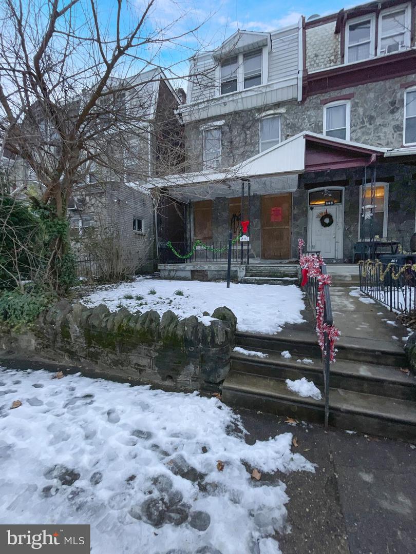 2112 W Ontario St Property Photo 4