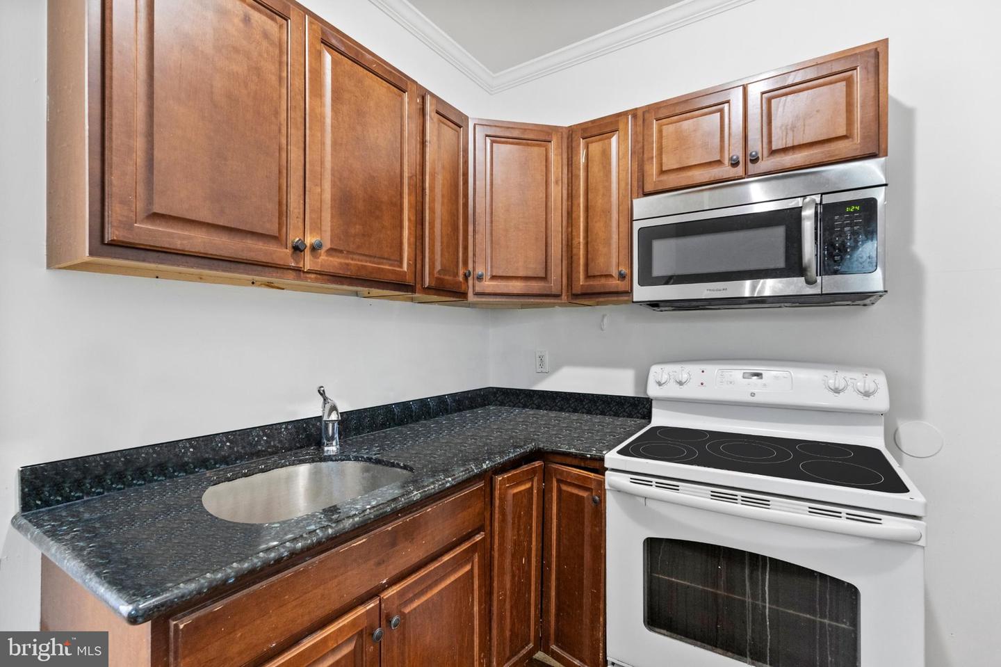 1625 W Montgomery Ave Property Photo 4