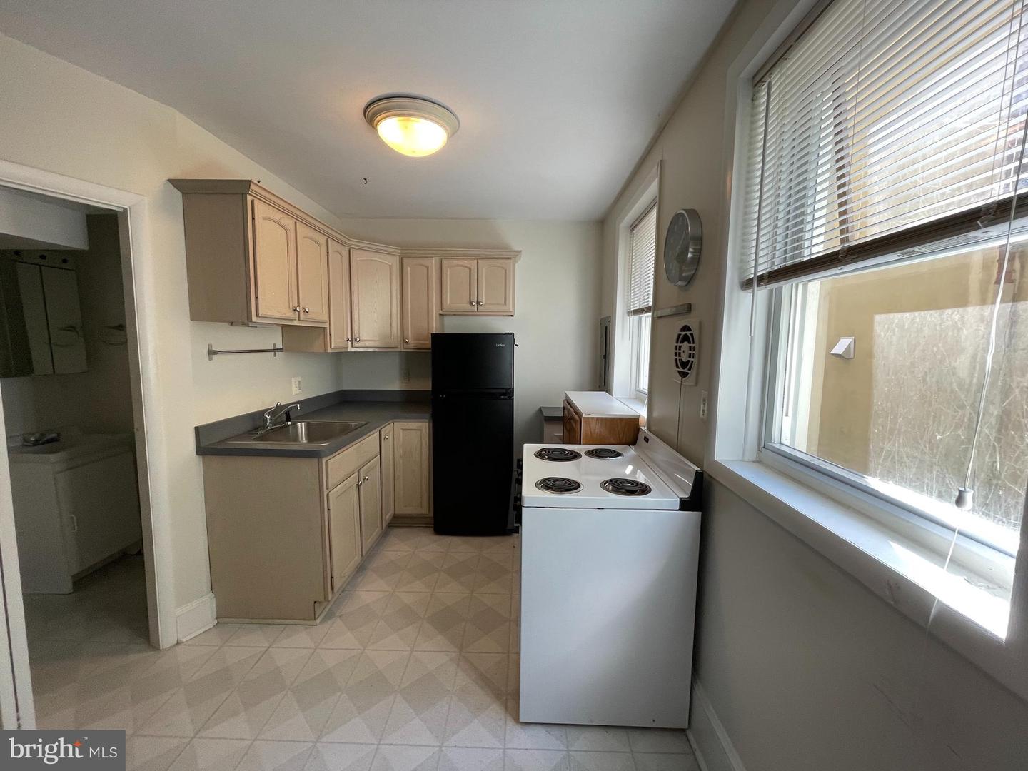 790 S Front St #rear 3 Property Photo 3