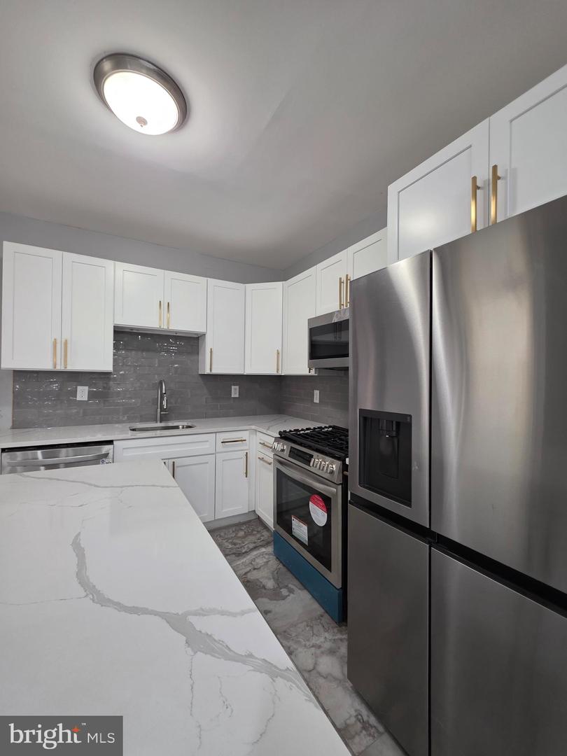 6026 Irving St Property Photo 10