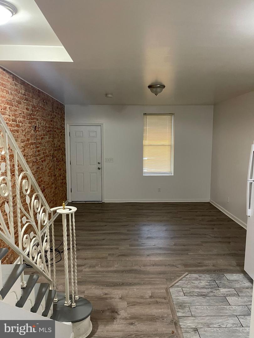 2042 Dennie St Property Photo 2