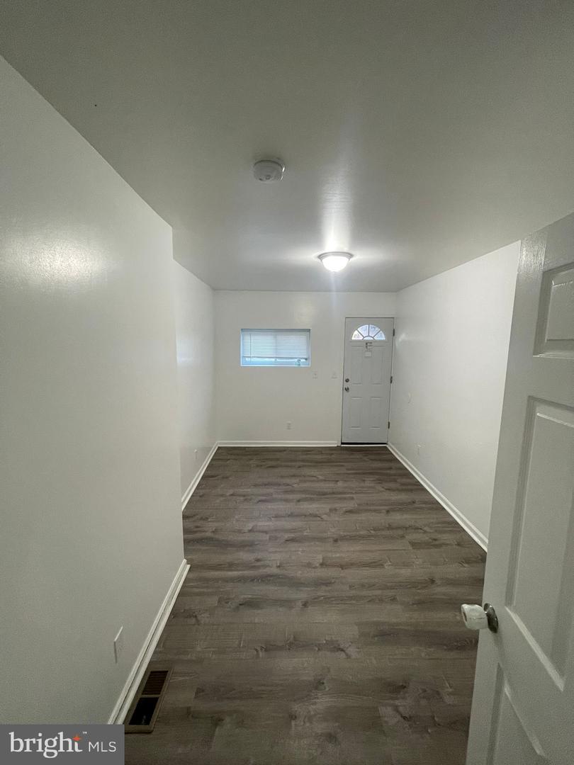 2042 Dennie St Property Photo 3