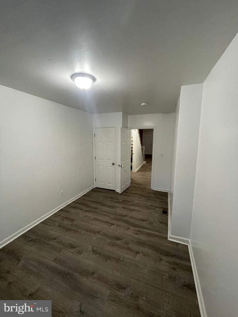 2042 Dennie St Property Photo 4