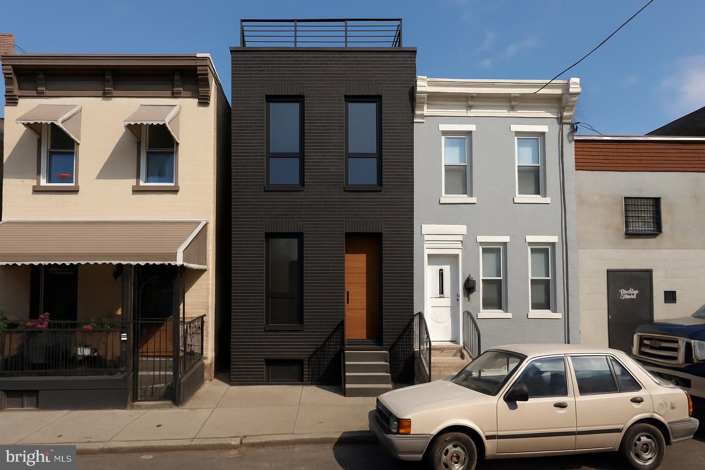 3252 N LEE ST Property Photo 1