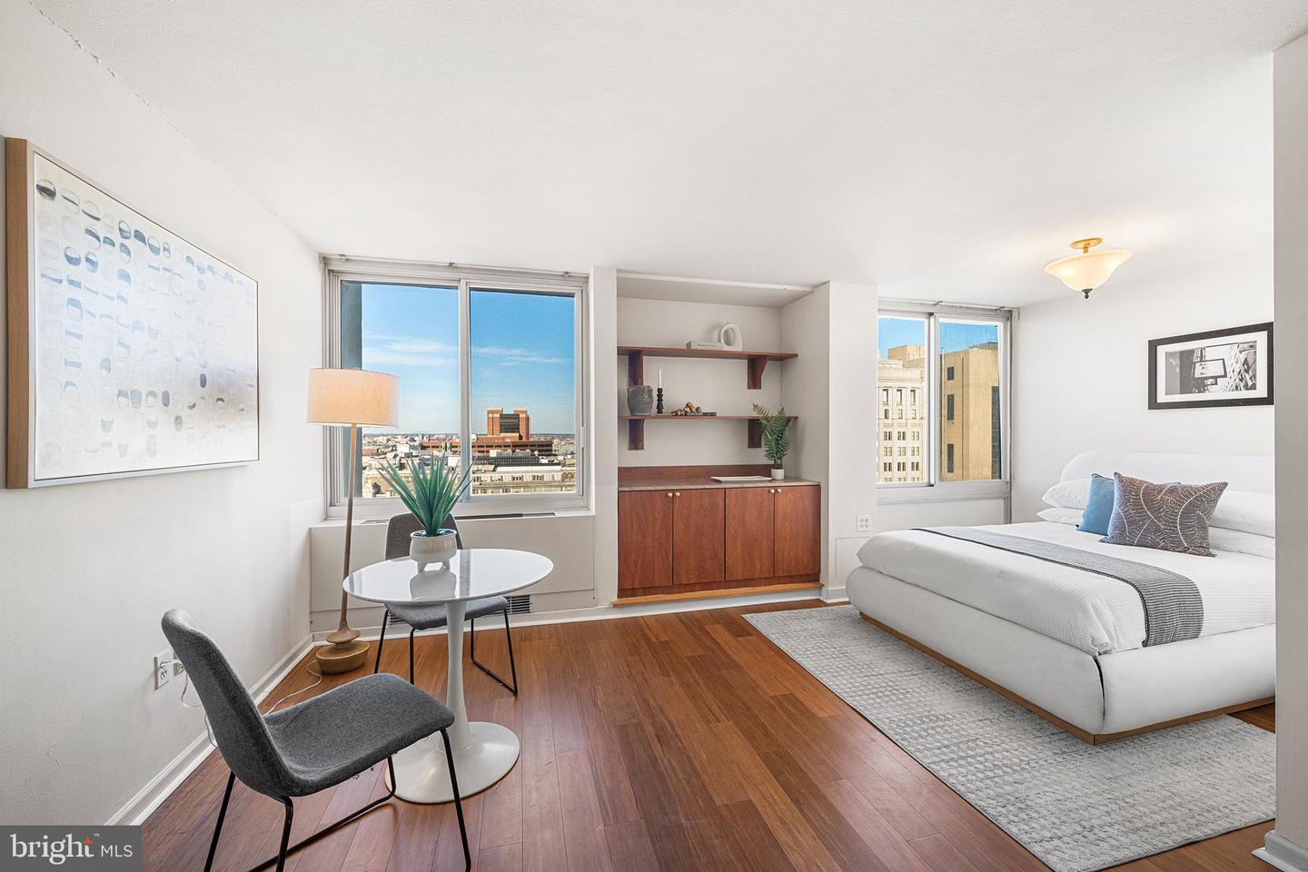604-36 S Washington Sq #2606 Property Photo 8