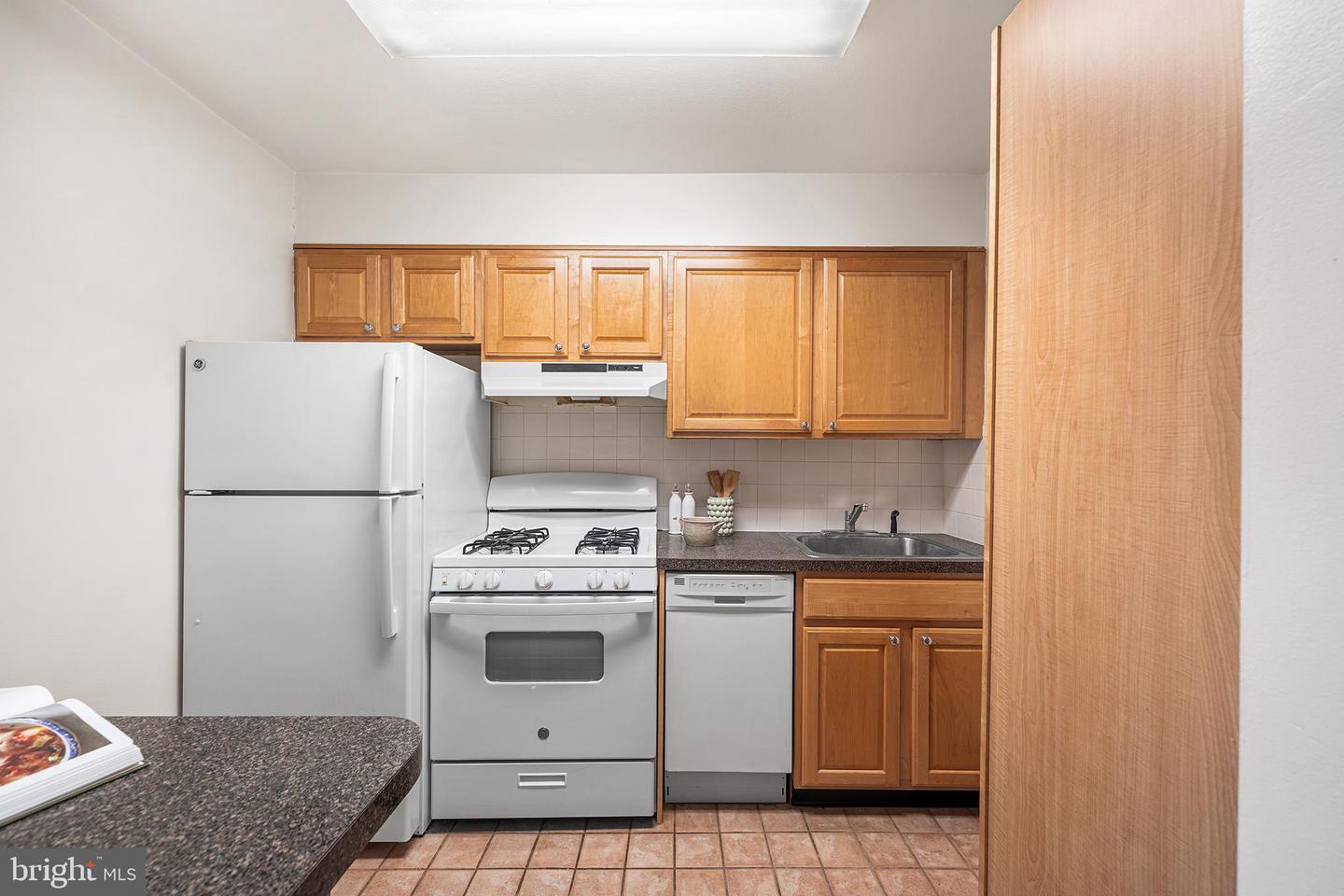 604-36 S Washington Sq #2606 Property Photo 18