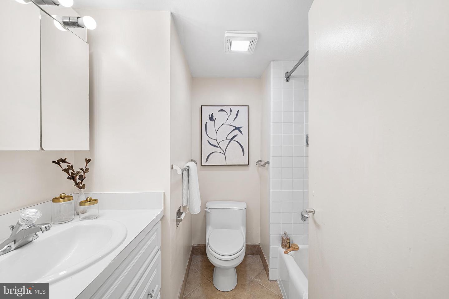 604-36 S Washington Sq #2606 Property Photo 24