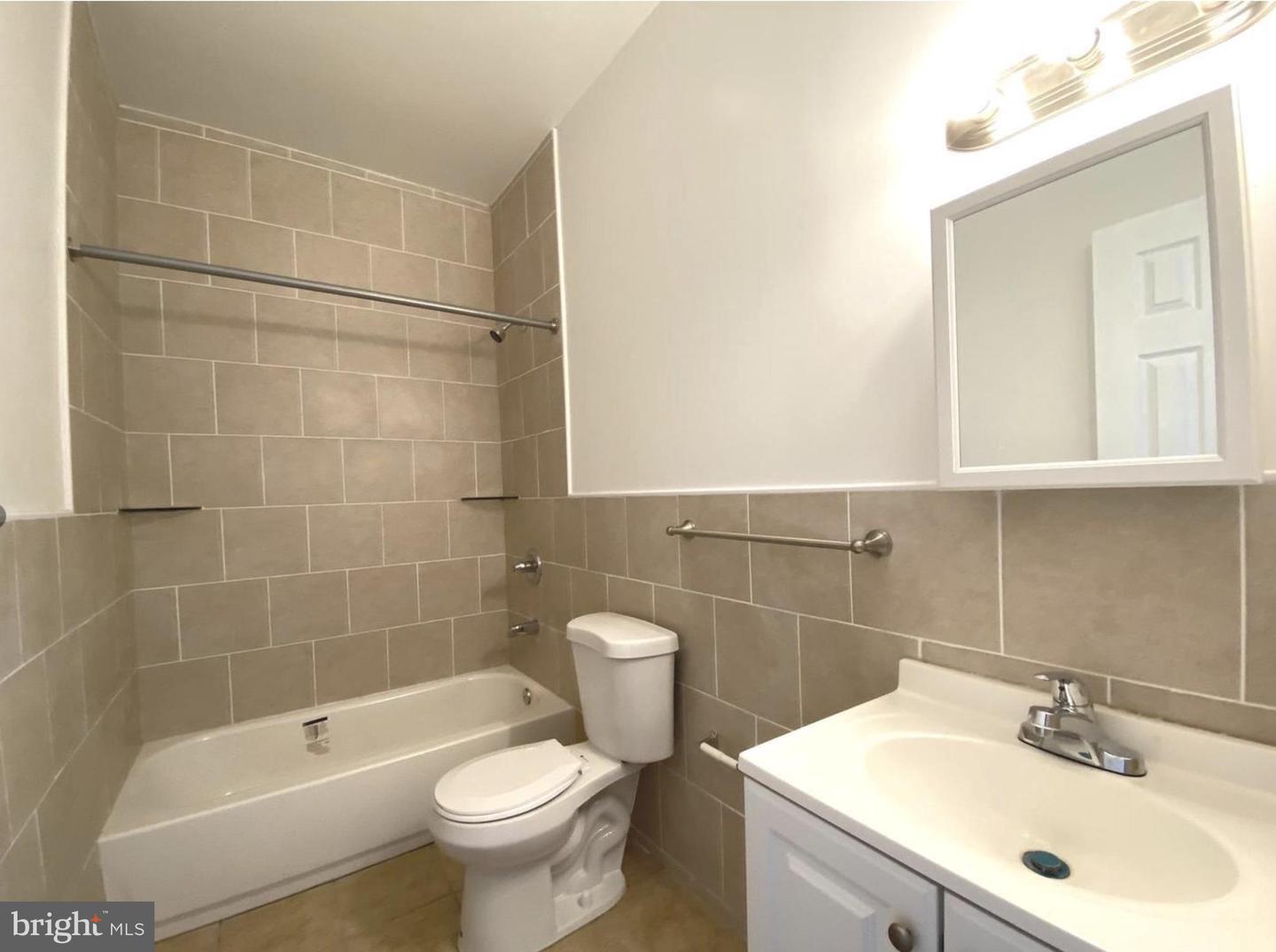 1913 W Diamond St Property Photo 7