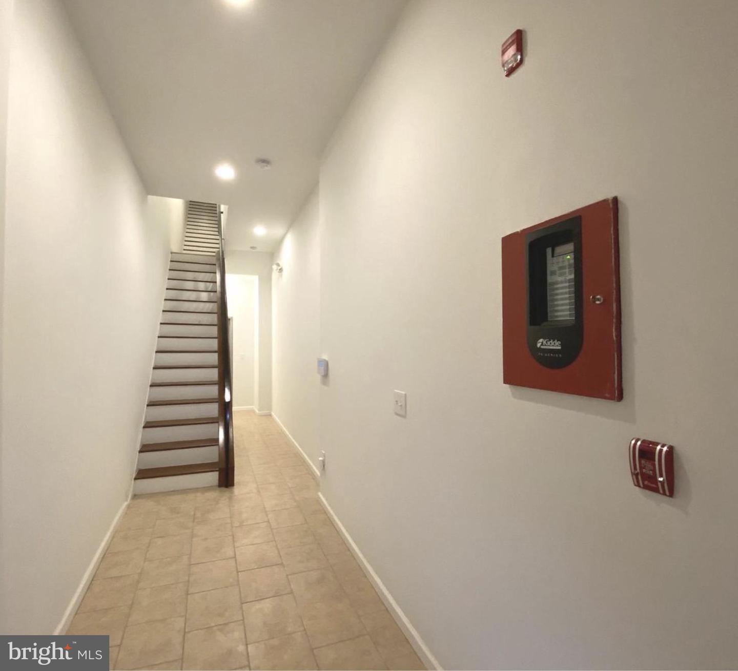 1913 W Diamond St Property Photo 9