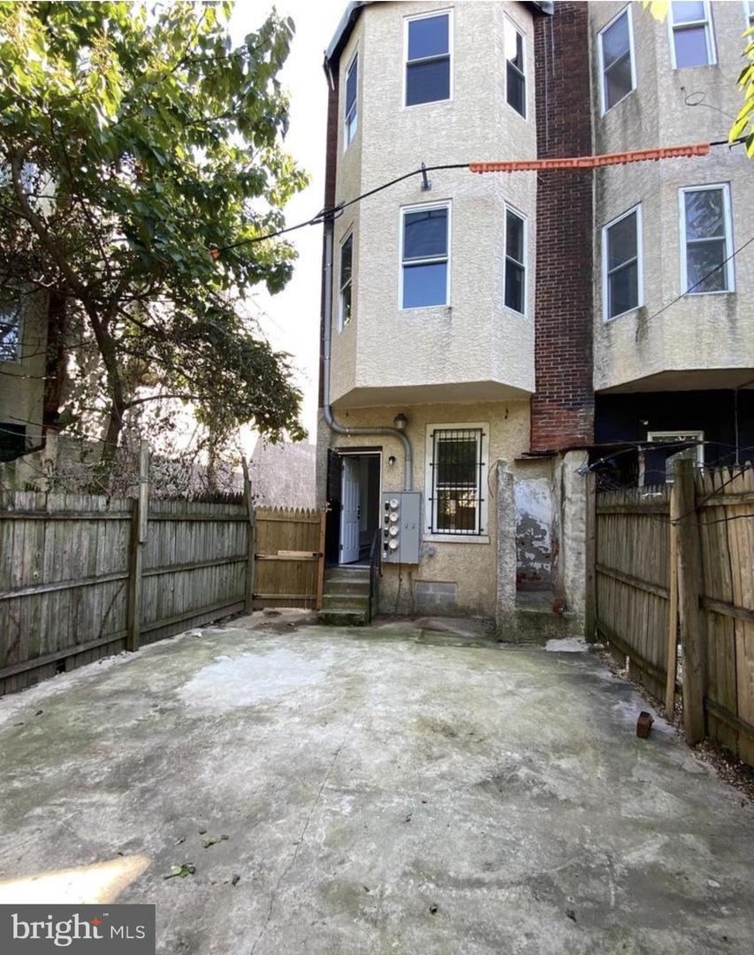 1913 W Diamond St Property Photo 15