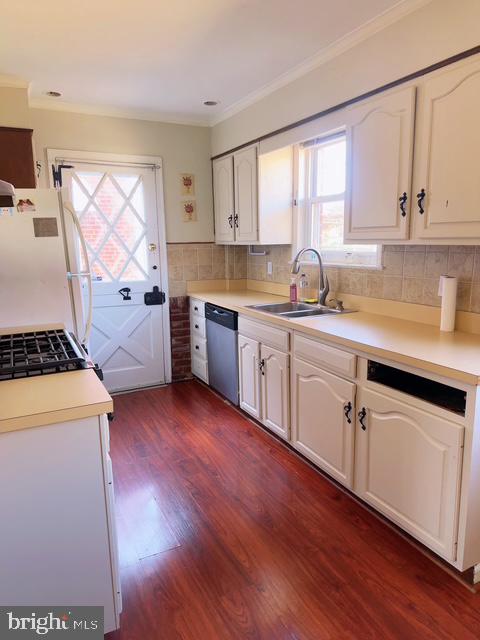 7404 Brous Ave Property Photo 10