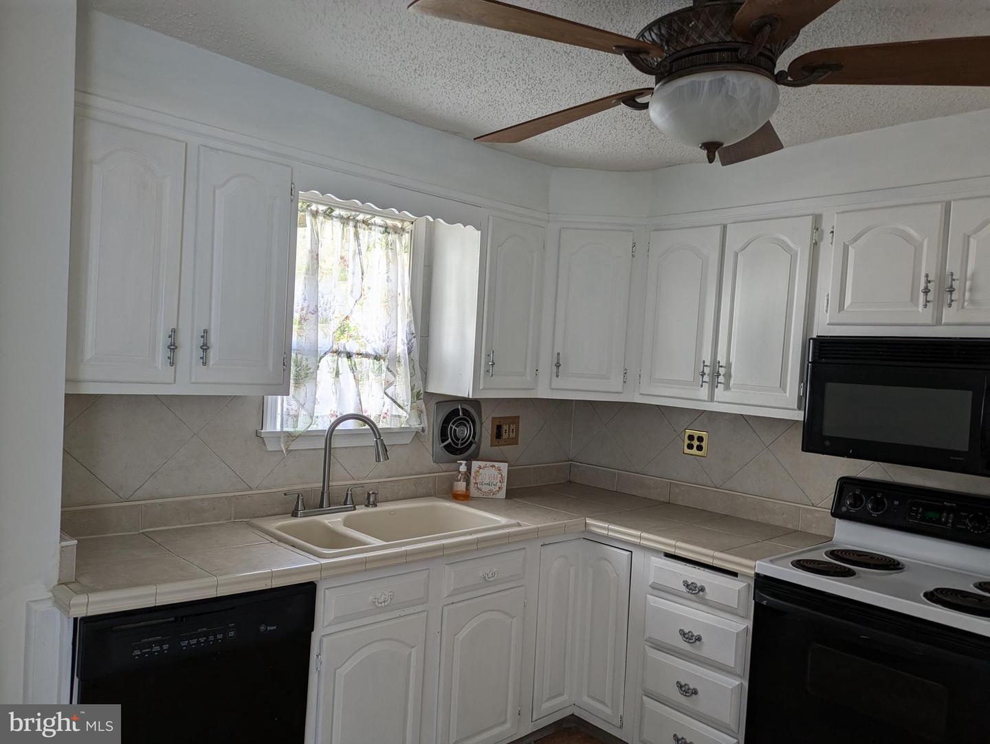 4517 Comly St Property Photo 14