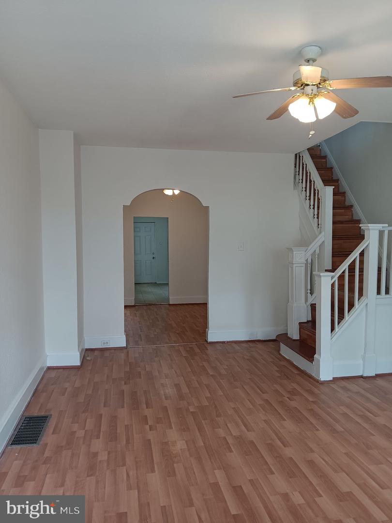 1238 N Alden St Property Photo 3