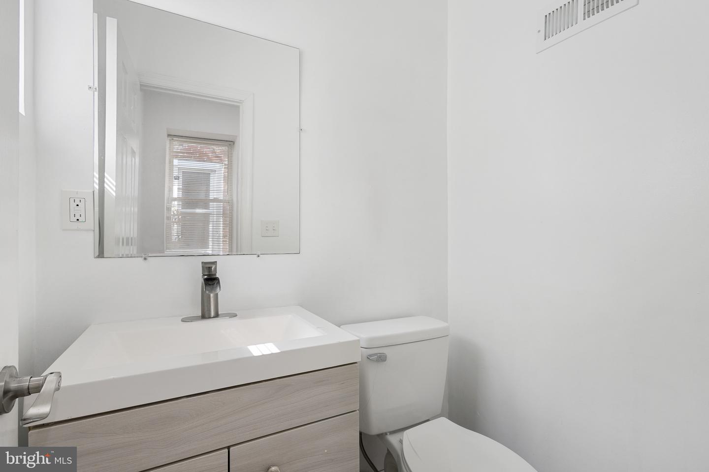 1424 S Vogdes St Property Photo 11
