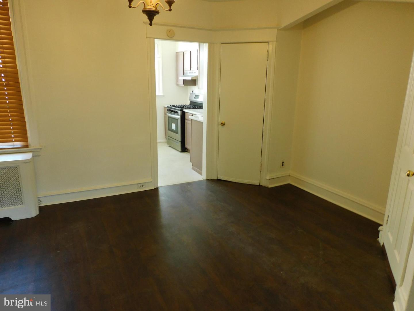 573 E Carver St Property Photo 6
