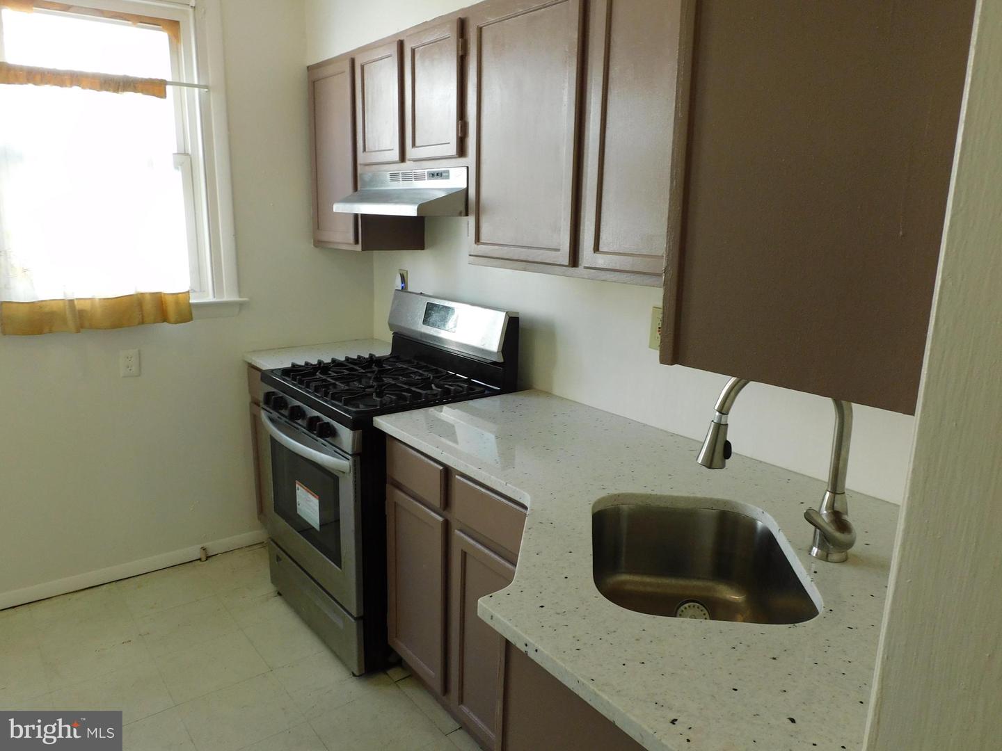 573 E Carver St Property Photo 10