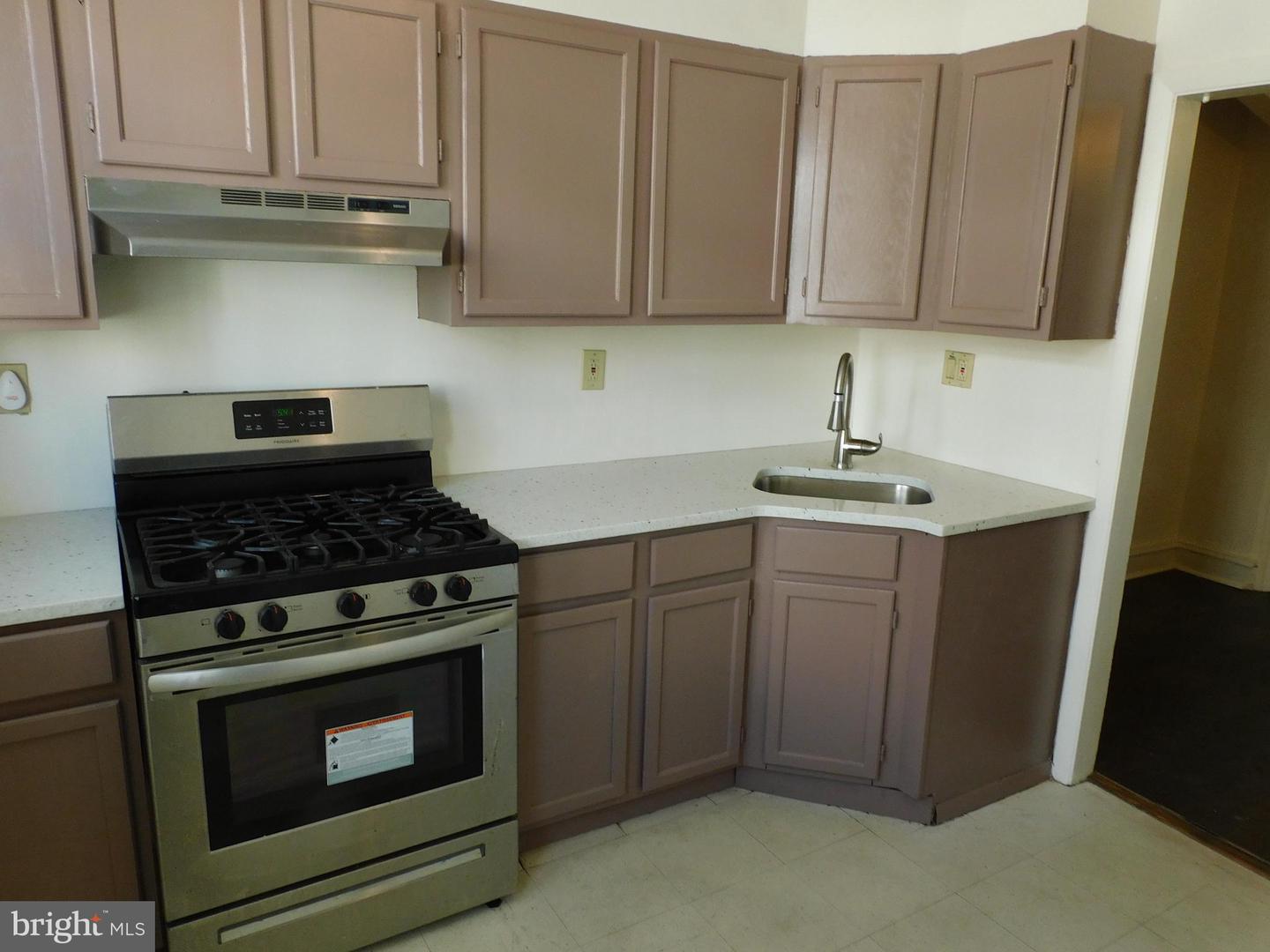 573 E Carver St Property Photo 11