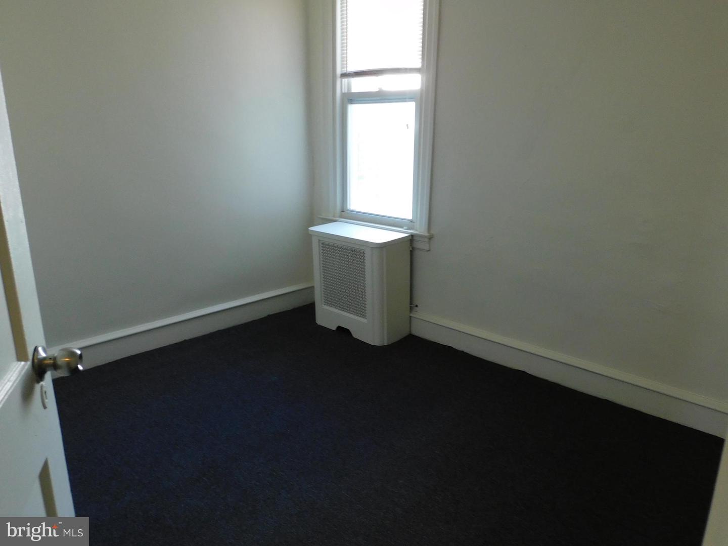 573 E Carver St Property Photo 17