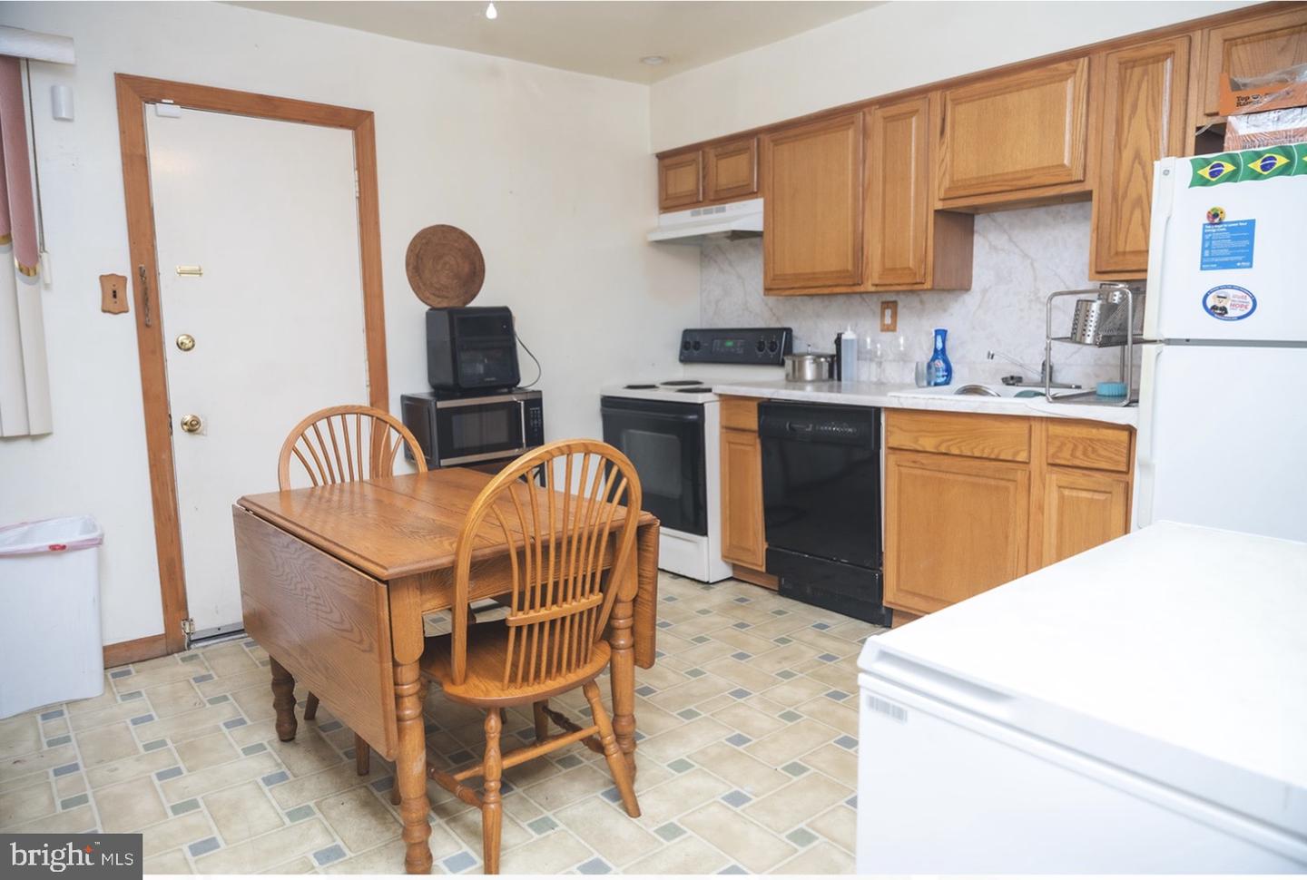 6021 Chestnut St Property Photo 5