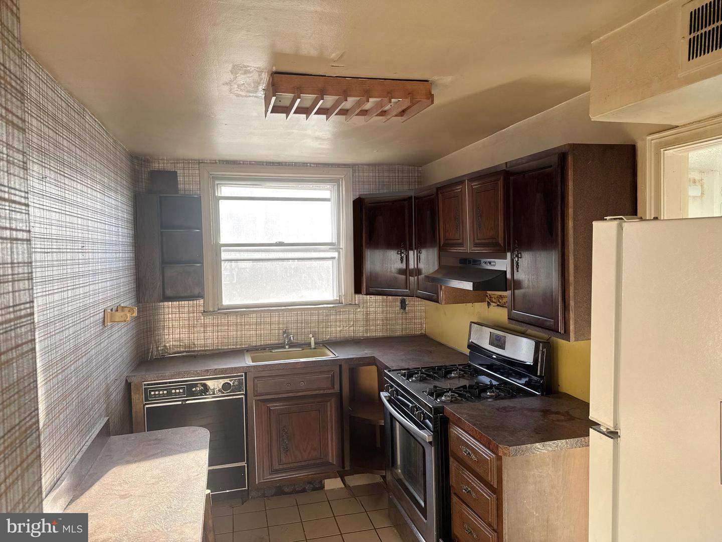 1532 Beverly Rd Property Photo 2