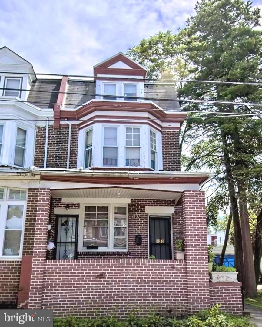 1016 W Duncannon Ave Property Photo 1