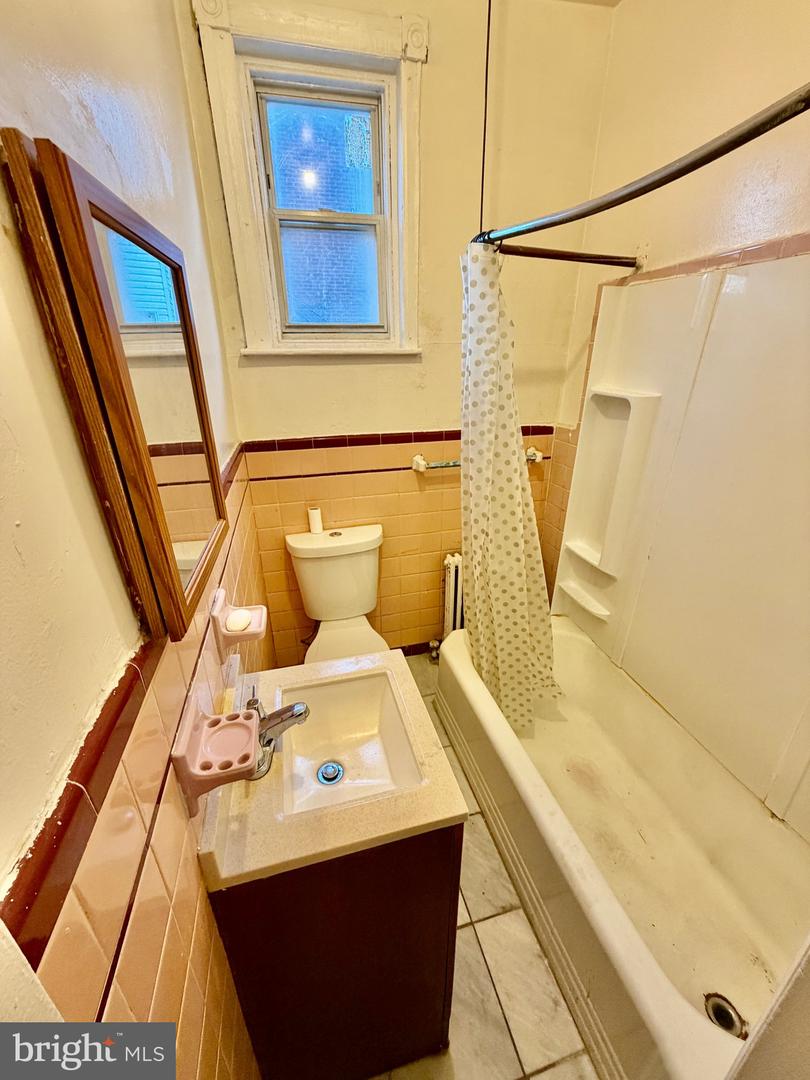 1016 W Duncannon Ave Property Photo 15