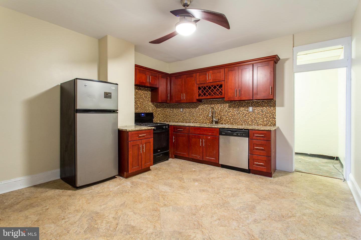 3911 Warren St Property Photo 7