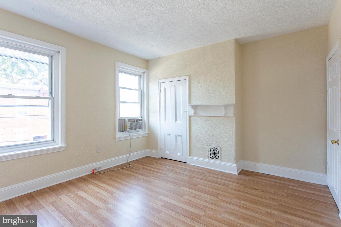 3911 Warren St Property Photo 15