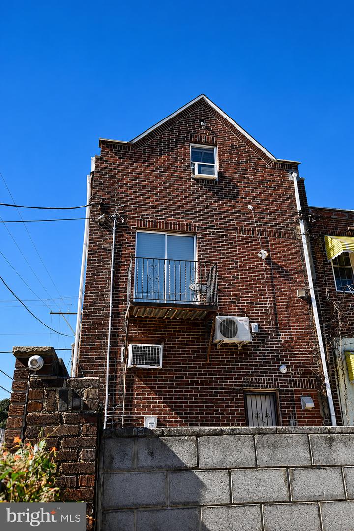 2747 S 7th St Property Photo 3