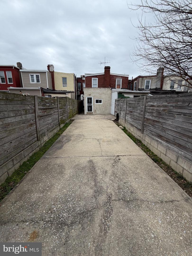 2019 E Elkhart St Property Photo 8