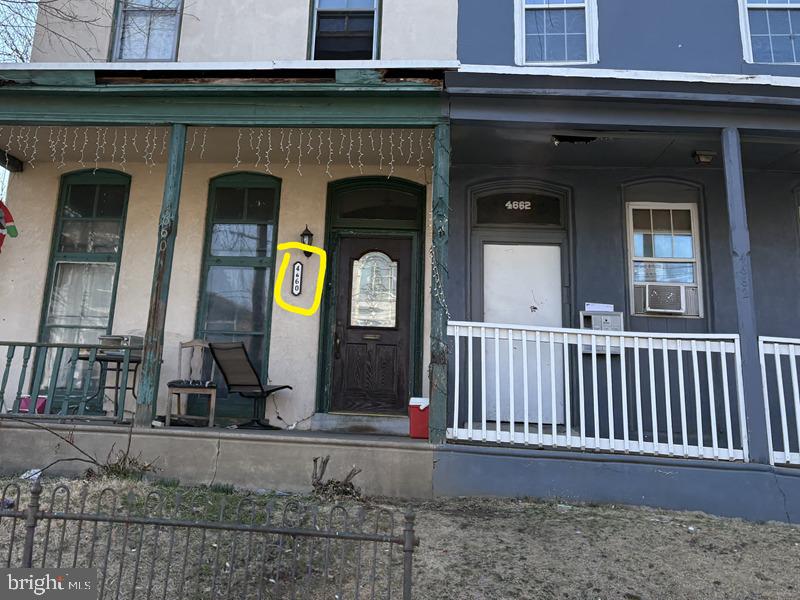 4660 Penn St Property Photo 4