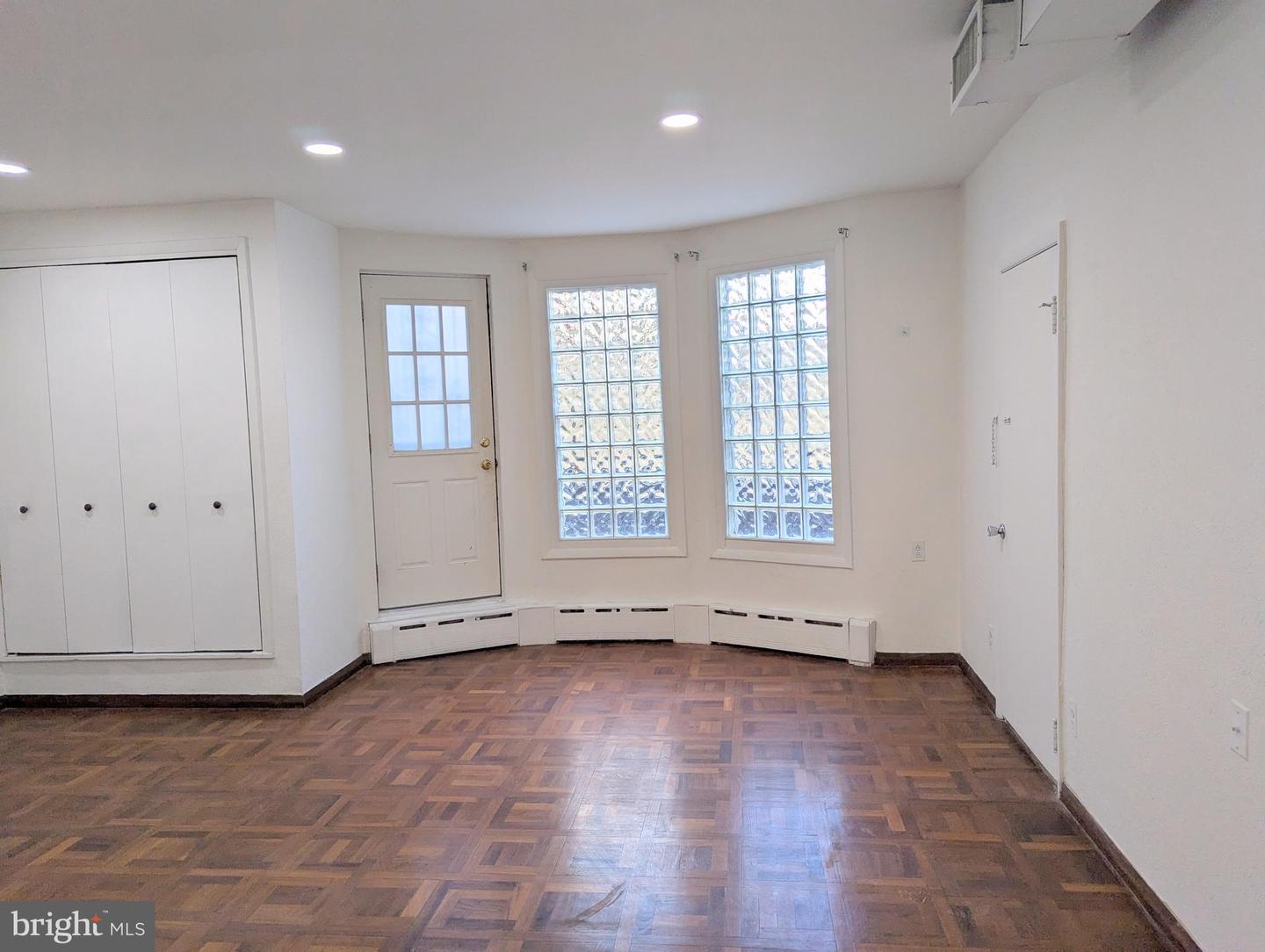 1545 W Passyunk Ave Property Photo 2