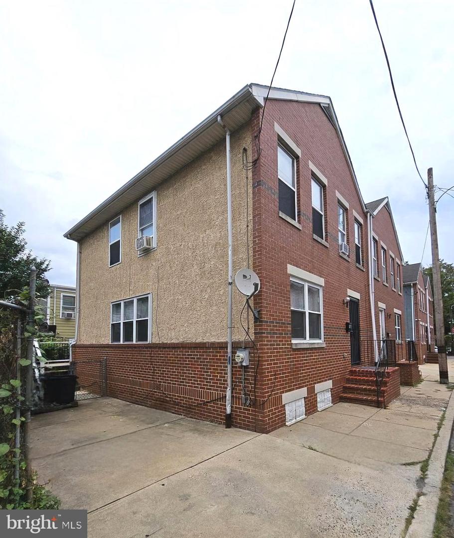 1915 Morse St Property Photo 25