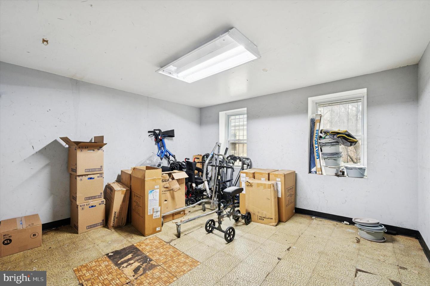 121 W Girard Ave Property Photo 12